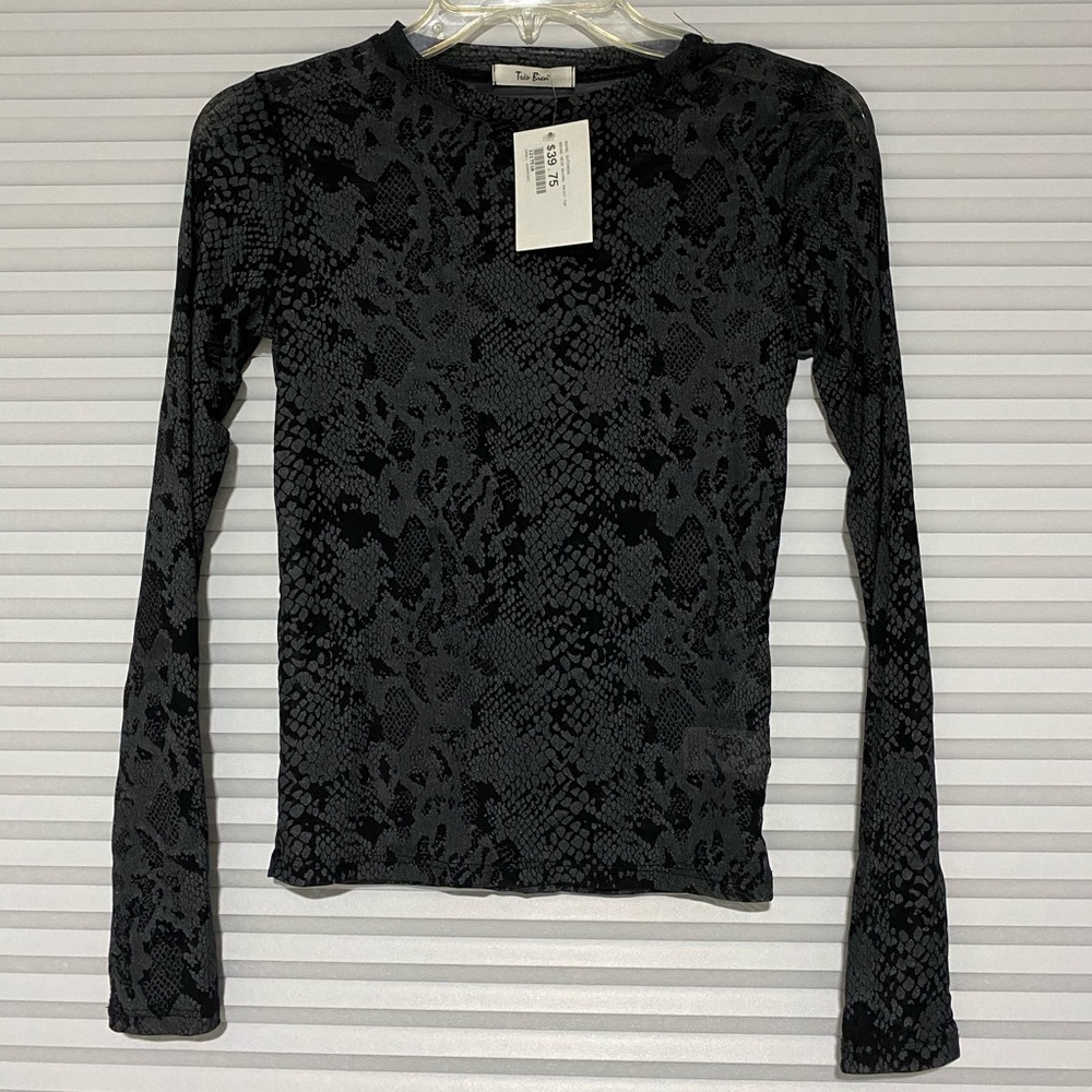 Round neck animal print top
